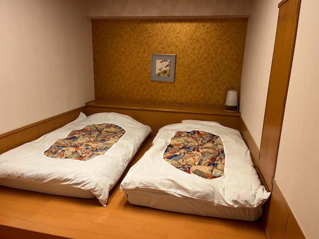 鴨川ホテル三日月　ベッドルーム